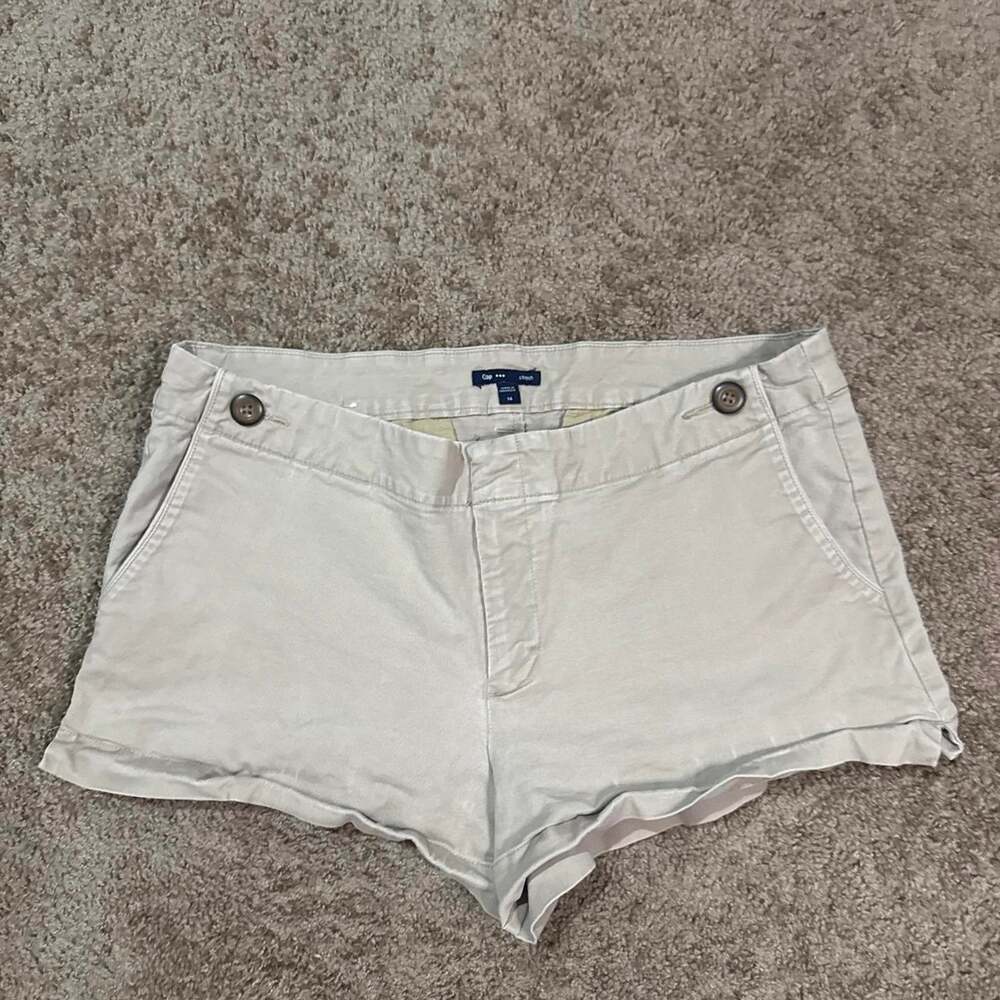 Gap cream tan shorts